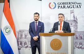 El viceministro Pedro Martínez (i) y el titular de Mitic, Gustavo Villate. (Archivo).