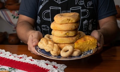 Variedad de chipas y chipa guazú.