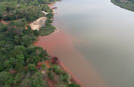 Vista aérea de la arenera intervenida por la Fiscalía en Ciudad del Este.