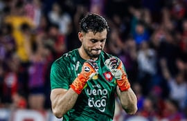 El argentino Alexis Martín Arias (33 años), portero de Cerro Porteño que le tapó un penal anoche a Diego Acosta del Sportivo 2 de Mayo, en Pedro Juan Caballero.