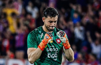 El argentino Alexis Martín Arias (33 años), portero de Cerro Porteño que le tapó un penal anoche a Diego Acosta del Sportivo 2 de Mayo, en Pedro Juan Caballero.