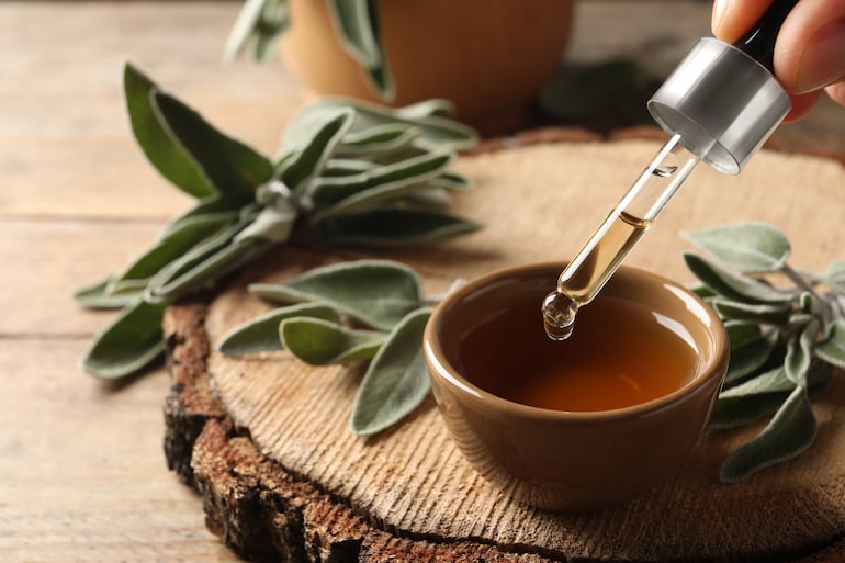 Aceite esencial de salvia.