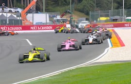 El piloto del Invicta Racing, Joshua Duerksen, quedó fuera de la zona de puntos en la feature race del GP de Bélgica.
