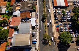 Vista aérea de la avenida Mariscal López, compartida por el MOPC para anunciar que ya rehabilitaron el tránsito vehicular tras meses de bloqueos y desvíos por obras.