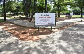 Plaza Lola de Miño, primera mujer senadora del Paraguay. En Asunción, solamente cuatro plazas tienen nombres de mujeres paraguayas.