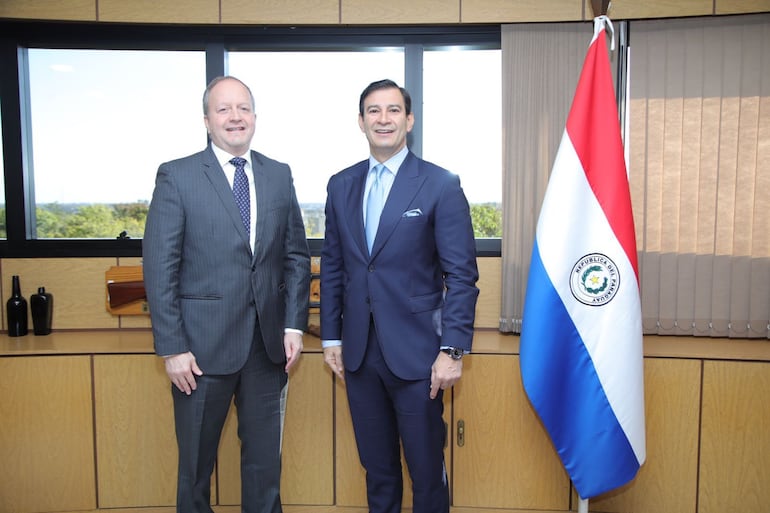 Carlos Fernández Valdovinos y Silvio "Beto" Ovelar.