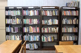 Imagen de parte de la Biblioteca Pública de Literatura Paraguaya Contemporánea que fue habilitada en la Casa Bicentenario de la Literatura "Augusto Roa Bastos".