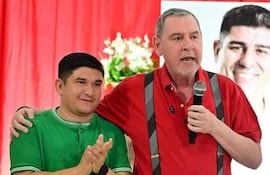 Silvio Morel en una actividad proselitista con su "padrino", senador Javier Zacarías Irún.