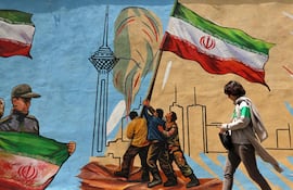 Mural en la capital iraní Teherán. Irán pone aún en duda su participación en la segunda mesa de negociación con Estados Unidos.