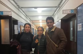 De izquierda a derecha, poetas Natalí Aranda, Elvira Hernández y Gian P. Codarlupo en Madrid.