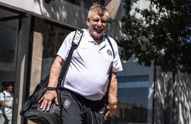 Éver Hugo Almeida, entrenador de Olimpia.