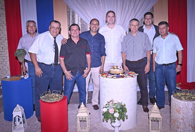 Varios de los nuevos socios vitalicios que fueron distinguidos en el brindis en el 82° aniversario del CPDP.*