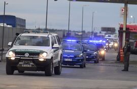 Miembros de las fuerzas federales de Argentina llegan a Rosario, provincia de Santa Fe.
