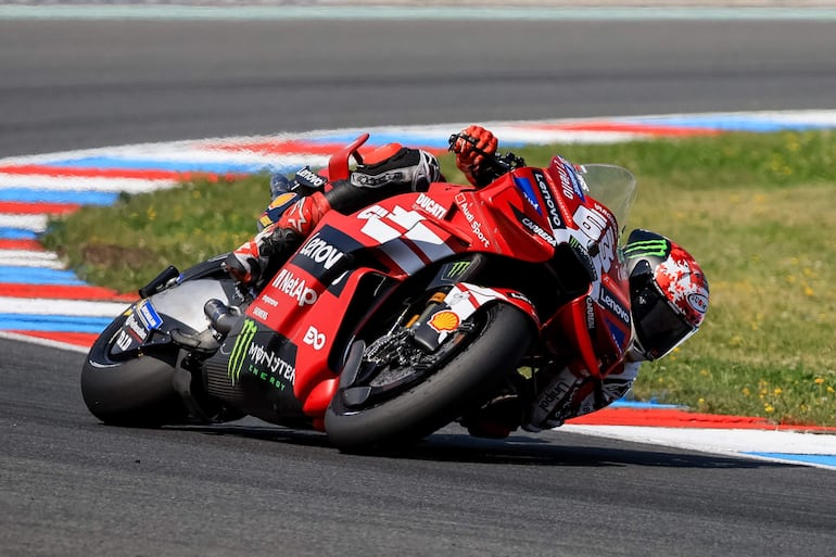 Espectacular maniobra de Francesco "Pecco" Bagnaia en el circuito de Brno.