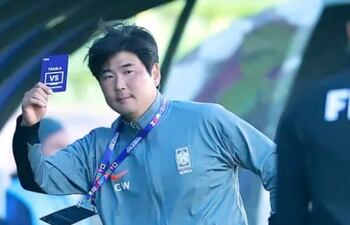 El primer entrenador en recurrir al FVS fue Lee Chang-Won, seleccionador de Corea del Sur.