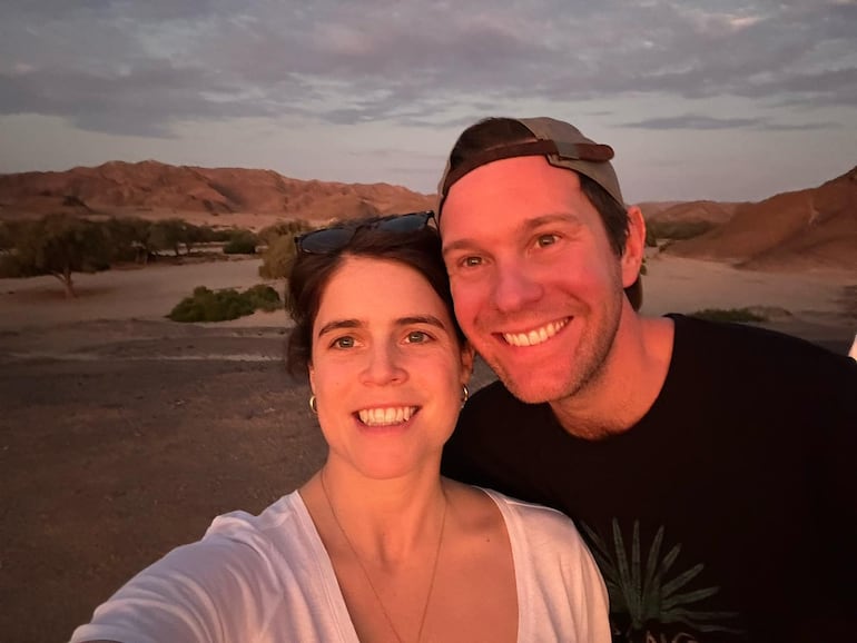 La princesa Eugenia de York y su esposo Jack Brooksbank ya tienen a su segundo hijo en brazos.