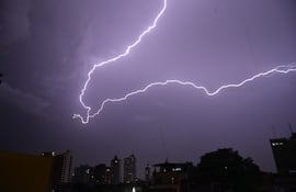 rayo trueno relámpago tormenta lluvia clima pronóstico temperatura
