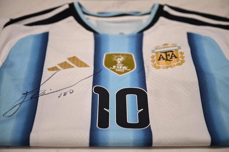 Cada vez que Argentina jugó con la camista celeste y blanca contra Inglaterra, cayó derrotada.