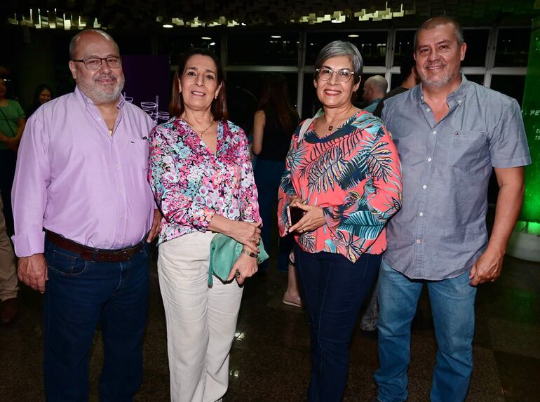Hugo Camé, Silvia de Camé junto a María Fariña y Eduardo Camé. 