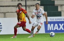 Tiago Isaias Caballero Fleytas (19 años), delantero de Nacional.