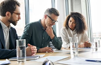 Las seis trampas que deben saltar los tomadores de decisiones en las mesas directivas.