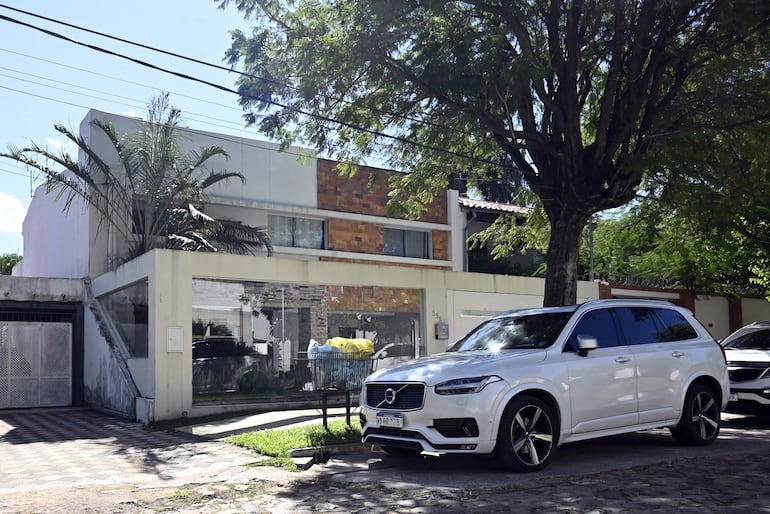 En esta residencia ubicada en el barrio Manorá, Gianina García Troche solicitó cumpilr arresto domiciliario, sin éxito.