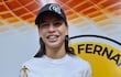 Claudia Martínez Ovando, nacida el 15 de enero de 2008, exhibe los trofeos otorgados por "Golazo Tropical" por su excepcional temporada futbolística.