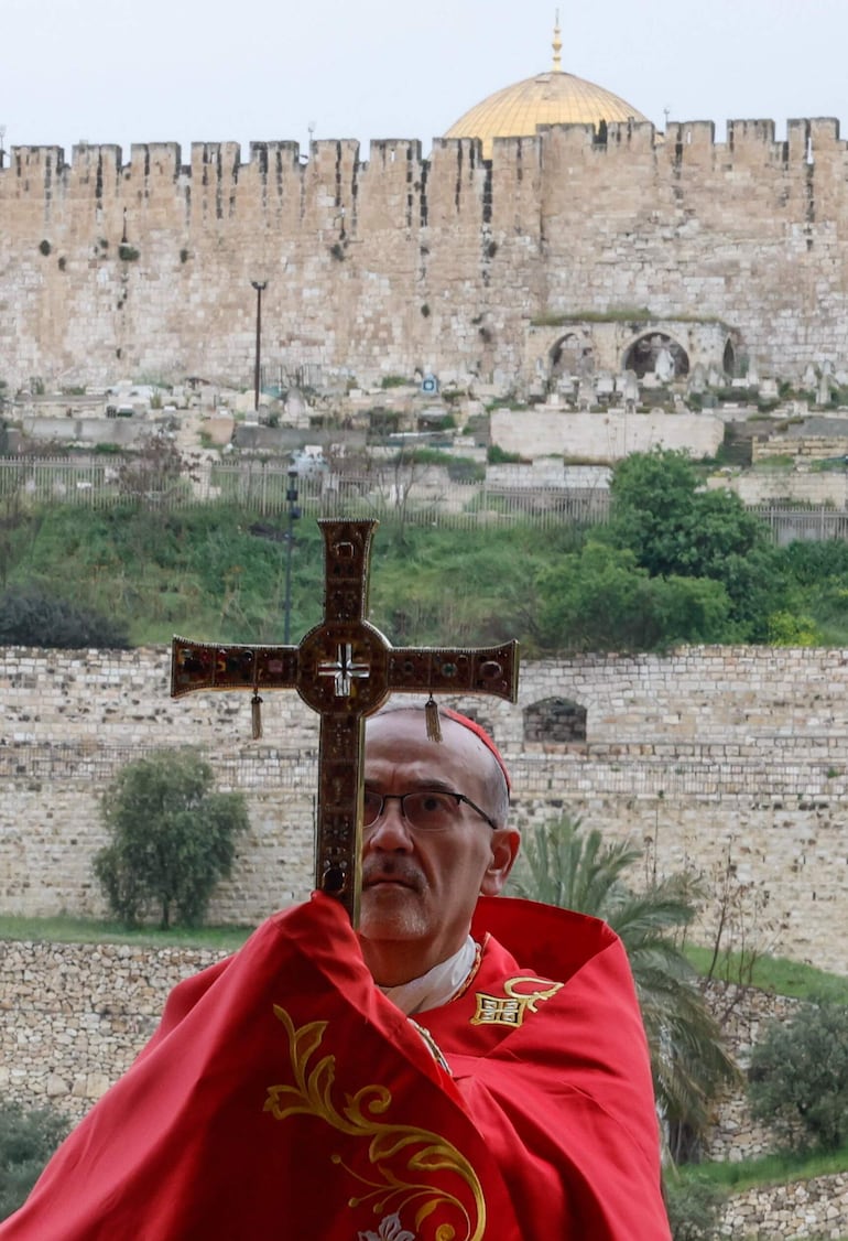 Cardenal Pierbattista Pizzaballa, patriarca latino de Jerusalén, durante un rezo por Domingo de Ramos.