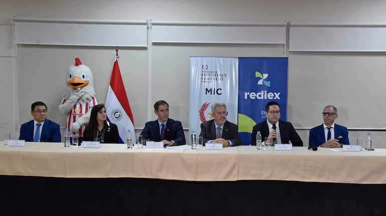 Conferencia de prensa en MIC