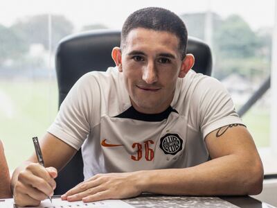 Facundo Zabala firma el nuevo vínculo con Olimpia hasta la temporada 2027.