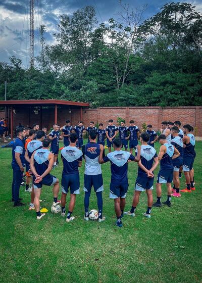 Charla previa a la activación del plantel del Sportivo 2 de Mayo en Juan León Mallorquín.