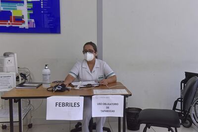 Salud Pública recuerda la importancia del uso de mascarilla en caso de síntomas como fiebre, tos o dolor de garganta.