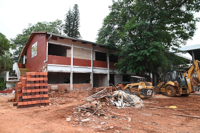 Manifestacion de padres y UPD del colegio CTN