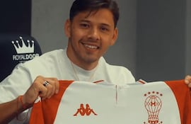 El volente ofensivo paraguayo, Óscar David Romero Villamayor (33 años), anunciado como nuevo jugador de Huracán de Parque Patricios.