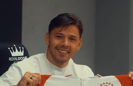 Óscar David Romero, cuando fue presentado como nuevo futbolista de Huracán.