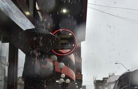 Lluvias con tormentas eléctricas moderadas a fuertes y ráfagas de vientos moderadas a fuertes