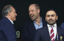 William de Inglaterra disfrutó de la final de la UEFA Europa League entre el SC Freiburg y el Aston Villa en Estambul, Turquía. (EFE/EPA/GEORGI LICOVSKI)
