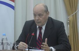 César Manuel Diésel, abogado que fue integrado a la terna.