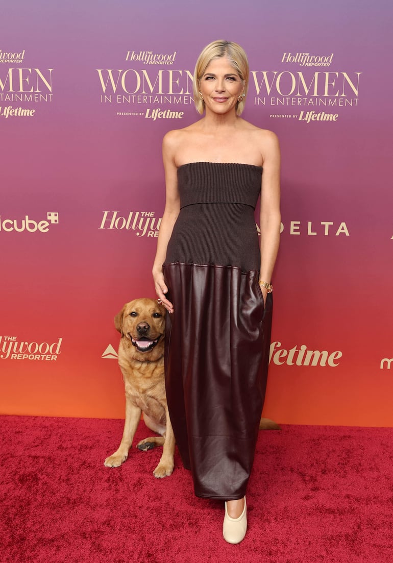 Selma Blair llegó con su perro de compañía a la gala de The Hollywood Reporter's Women in Entertainment. (Amy Sussman/Getty Images/AFP)
