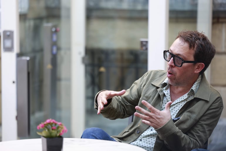 Marcelo Martinessi en otro momento de la charla con EFE, antes de presentar "Narciso" en el 74 Festival Internacional de Cine de San Sebastián. EFE/Juan Herrero
