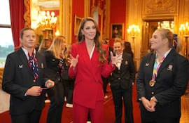 Kate Middleton recibió al equipo femenino de rugby de Inglaterra en el Castillo de Windsor. (Kin Cheung / POOL / AFP)