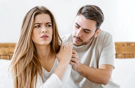 Cuando el sexo deja de ser elección y se vuelve impulso, la pareja suele vivir ansiedad, secretos y discusiones repetidas.
