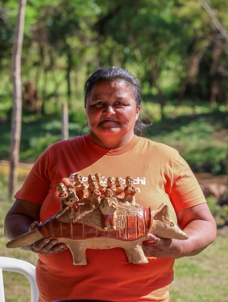 Las artesanas muestran con orgullo sus creaciones, fruto de su talento, dedicación y años de tradición.