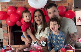 Andrea Quattrocchi y Darío López con el cumpleañero Bruno y su hermanito Mauro.