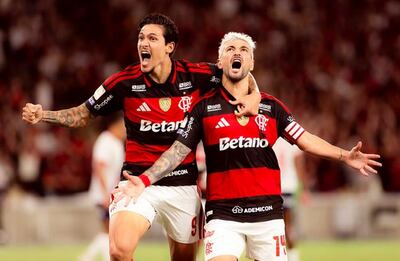 Pedro Guilherme Abreu dos Santos (29 años), el "goleador reverencia" y Giorgian Daniel de Arrascaeta (32), figuras estelares del Flamengo de Río de Janeiro.