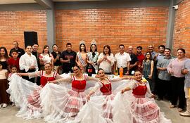 Acto de lanzamiento de la publicación Ndéve Guara Santaní, realizado días atrás en el departamento de San Pedro. En uso de la palabra, la periodista Estela Mareco.