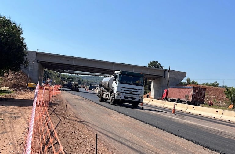 Así se ve el kilómetro 47 de la Ruta PY02, en zona de Pedrozo, donde avanzan las obras del paso a desnivel.