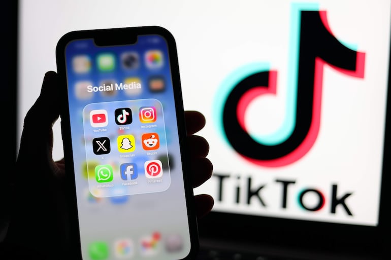Logos de Tiktok y otras redes sociales. (archivo)