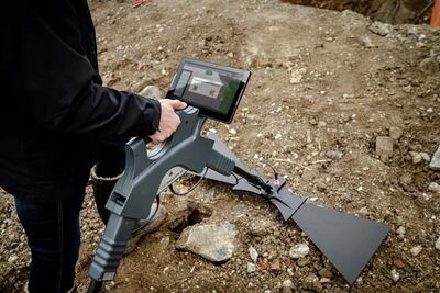 Las características  pedidas  en el PBC  son casi idénticas a las señaladas en promociones del radar alemán OKM Gepard GPR 3D.