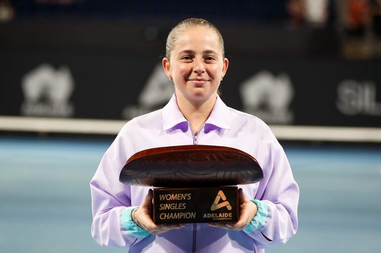 La letona Jelena Ostapenko (26 años) se proclamó campeona del torneo de Adelaida al vencer a la rusa Aleksandrova en la final.